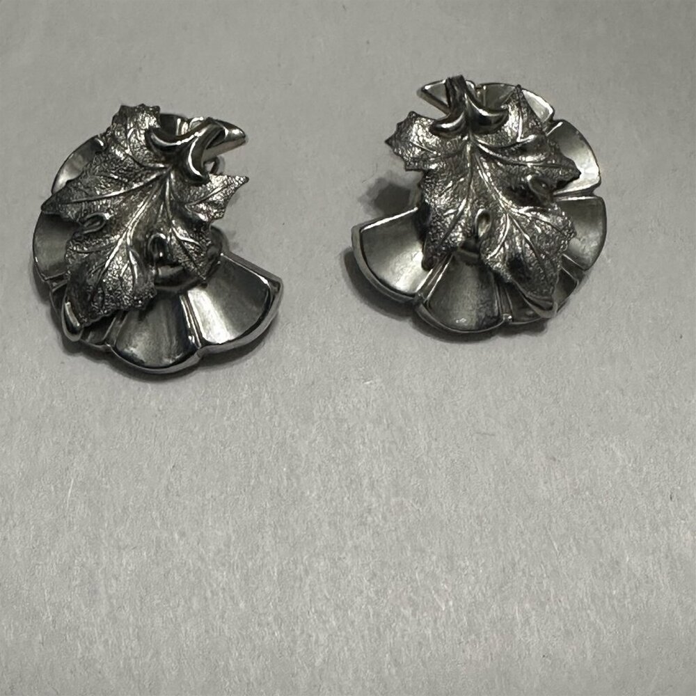 Vintage Earring Leaf Flower Mid Century Modernist Clip On Silver Tone